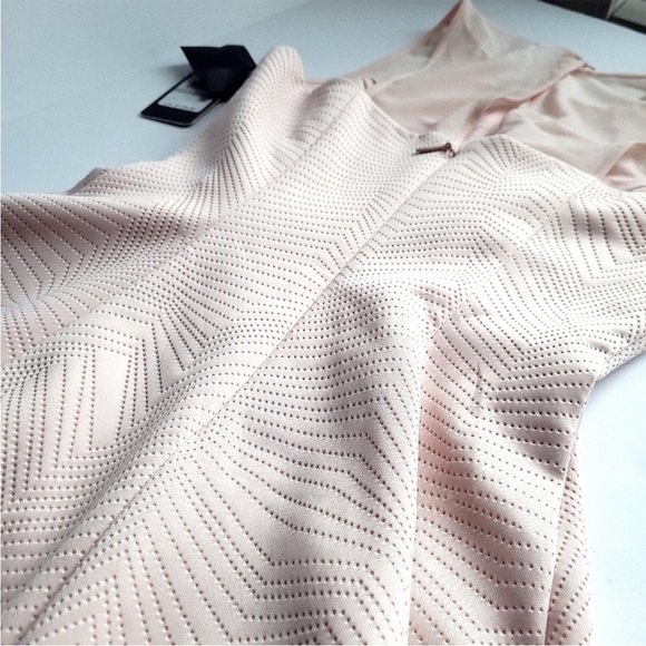 🎂😀NWT - Guess - Pretty Pale Pink Dress - 14 - Picture 3 of 3